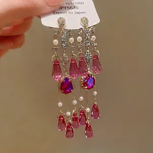 Eleganti orecchini S925 argento stile vintage palazzo con nappine di cristallo rosa.