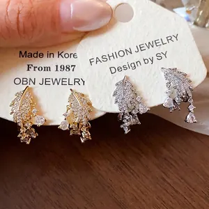 Orecchini a Clip a Foglia in Zirconia Placcato Oro 18K Elegante Pendente in Rame Gioielli Non Perforati per Donna Regalo Festa