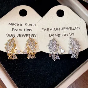Eleganti orecchini a clip a foglia placcati in oro 18k con cristalli di zirconi