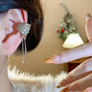 Pendiente de Oreja Multicapa de Cobre con Circonita y Borla Para Mujer Sin Perforación Joyería de Lujo Ligero Clip de Oreja Geométrico Plata