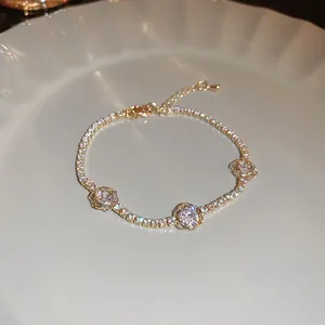 Exquisite gold-plated zircon flower charm bracelet with sparkling crystals for women