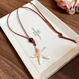 Collier pendentif étoile de mer en acrylique et perle de bois style rétro vacances