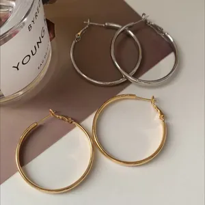 Minimalistische Metall Geometrische Große Creolen Für Damen Mit 925 Sterlingsilber Ohrstecker-Stift Gold Silber Überzogen Mode Schmuck