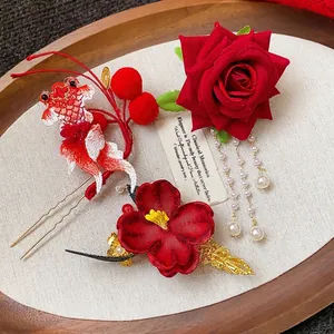 Set di fermagli per capelli in stile cinese con rosa rossa, nappe di perle e pesce ricamato