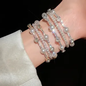 Elegante pulsera multicapa de perlas y diamantes de imitación con estilo de lujo