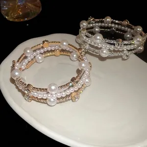 Elegante brazalete multicapa vintage francés con perlas y diamantes de imitación brillantes