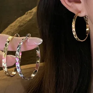 Orecchini a Cerchio Minimalisti con Texture a Croce Gioielli di Moda Geometrici Placcati Oro e Argento con Perno in Argento