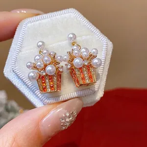 Elegant popcorn bucket stud earrings with pearls and zircons in 18K gold plating