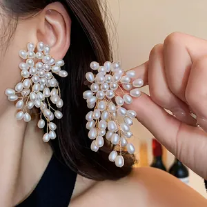 Vintage style floral cluster pearl tassel earrings with high-end aesthetic details