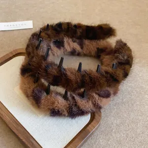 Retro plush leopard print headband in Maillard brown for autumn and winter styles