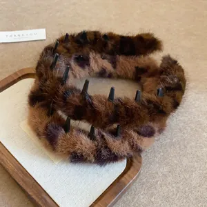 Detailed macro view of the plush leopard print headband featuring inner comb teeth