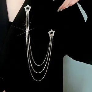 Elegante Spilla con Nappina in Lega e Strass per Donna Gioiello Pendente Geometrico a Cuore e Stella Accessorio di Lusso Placcato Argento