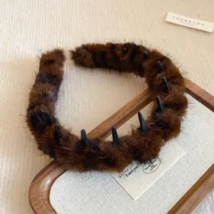 Detailed view of the retro leopard print plush headband with internal hair comb teeth