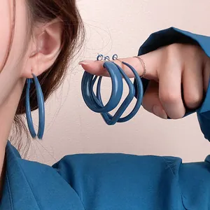 Boucles d'Oreilles Créoles Rondes Géométriques Peintes Bleu Klein Femmes Bijoux Minimalistes Avec Tige en Argent