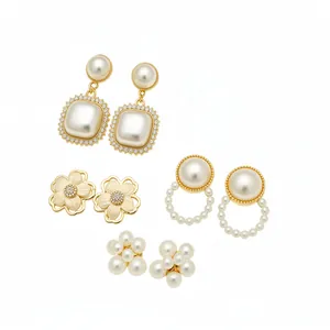 Elegante set di orecchini vintage con perle e strass in stile regale e floreale