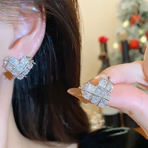 Boucles d'oreilles cœur exquises en argent sterling plaqué or 18 carats et zircone