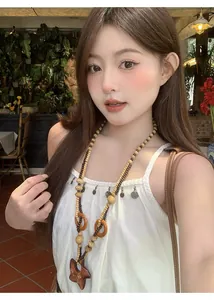 Collana lunga bohémien in perle di legno con ciondolo a stella ideale per look etnico