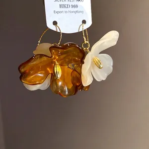 Boucles d'oreilles pendantes fleurs en acrylique style vintage Maillard