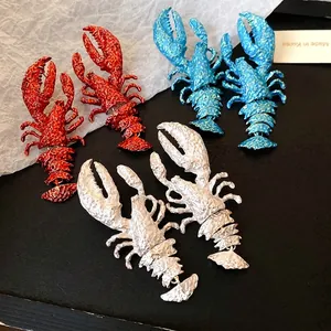 Auffällige lackierte Hummer-Gliederohrringe in den Farben Rot, Blau und Silber für Damen