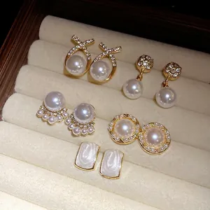 Elegante juego de 5 pares de pendientes de perlas y diamantes estilo palacio francés retro