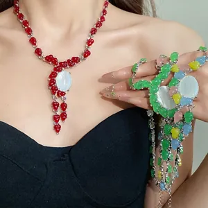 Elegante conjunto de collar de flores de resina con piedra ovalada para un look romántico