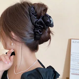 Molla per Capelli Francese Retrò Nera in Tessuto di Raso a Pieghe Elegante Grande Clip a Squalo per Donna Accessori Capelli