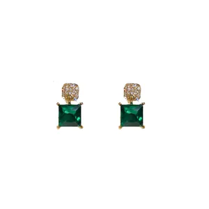 Elegant vintage geometric emerald green crystal stud earrings with shiny gold plating