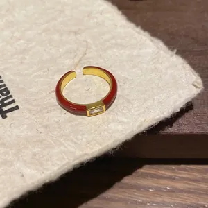 Anello aperto vintage francese in smalto rosso con pietra rettangolare per donne