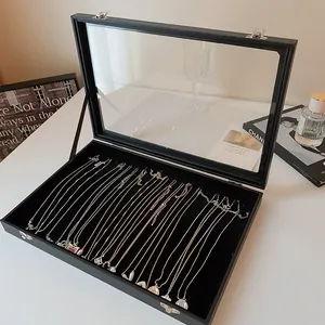Espositore per gioielli nero professionale con coperchio in vetro per diverse collane