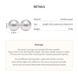 Specifiche dettagliate e misure per eleganti orecchini a perno con perle bianche da 2,4 cm.
