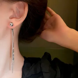 Eleganti orecchini pendenti a nappa lunga in metallo con perno rotondo per donna