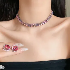 Collana girocollo con strass multicolori scintillanti e orecchini quadrati set per donna