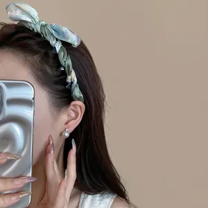 Elegant Korean style green silk scarf wrapped headband with bow for a vintage sweet look