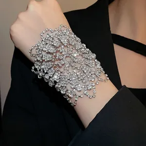 Elegant Copper Rhinestone Flower Bracelet For Women Luxury Silver Plated Floral Lace Hand Chain For Wedding Party Fashion Jewelry
