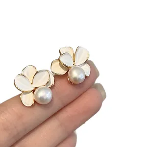 Elegant 18k gold plated white flower stud earrings with lustrous pearls for women