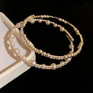 Elegante brazalete abierto de perlas y diamantes de imitación con estilo vintage de lujo