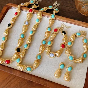 Collier de Style Cour Vintage Épissage Géométrique Bijoux pour Femmes Or Bleu Alliage Mat Pendentif en Turquoise Synthétique