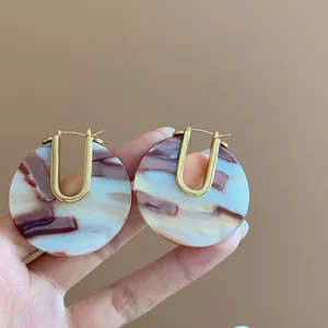 Detailed view of retro marbled acetate U-shaped hoop earrings with 18k gold plating