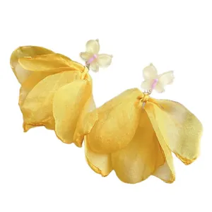 Boucles d'oreilles pendantes papillon en tulle jaune avec puces en résine pour femme