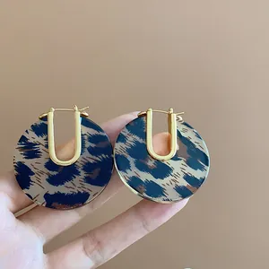 Detail of vintage leopard print acetate U-shaped earrings with 18k gold plating.