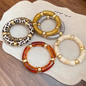 Set de cuatro pulseras retro de acrílico con estampado de leopardo y purpurina de moda
