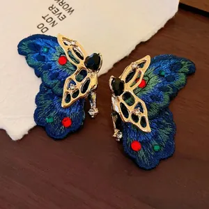 Orecchini vintage a farfalla ricamati con pietre a cuore e oro