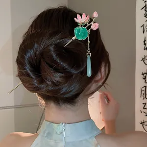 Elegante bastoncino per capelli stile cinese con nappa a fiore di loto per Hanfu.