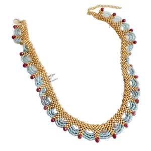 Collier en perles de verre de style ethnique avec perles bleu clair et or