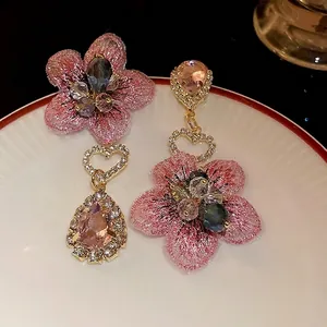 Boucles d'Oreilles Pendantes Asymétriques Fleurs Brodées Roses Avec Tige en Argent Élégant Strass Cristal Artificiel Cœur Bijoux Pour Femmes