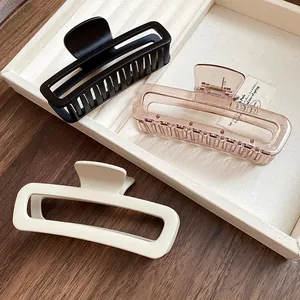Lot de trois pinces à cheveux minimalistes en acrylique noir, ambre et crème