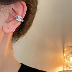 Ear cuff de serpiente con circonitas plateadas, pendiente minimalista sin agujero