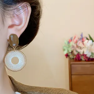 Retro mesh pattern circular drop earrings with brown stone stud