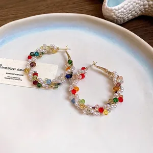 Orecchini a cerchio fatti a mano con perle di vetro colorate e aghi in argento 925