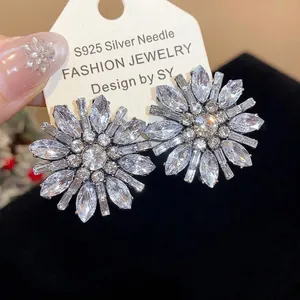 Orecchini A Lobo A Fiore Con Strass Scintillanti Per Donna Gioielli Per Orecchie Floreali Eleganti In Lega Per Feste